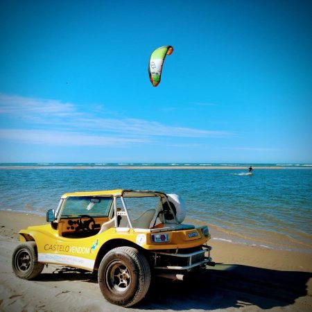 Buggy e Kite Surf em na praia